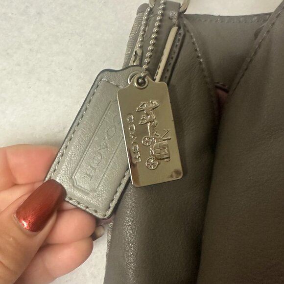 Coach Phoebe Madison Grey Shoulder Bag 3 Sections 26281 in OP art needlepoint - Picture 6 of 8